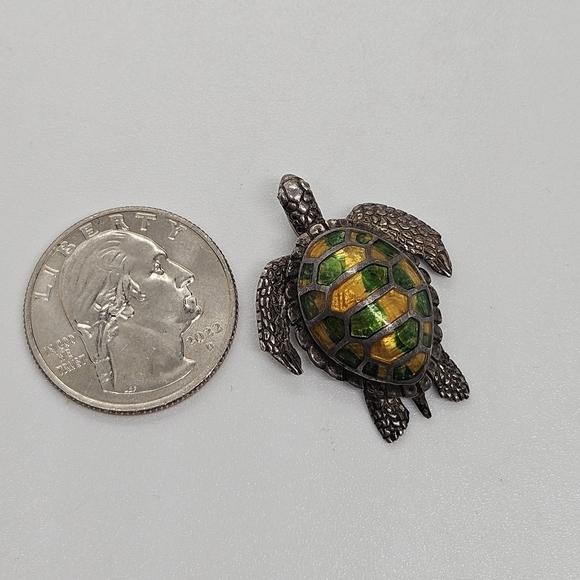 Kabana sterling silver turtle pendant with green and orange enamel shell - Picture 2 of 5